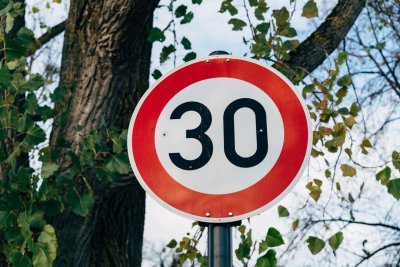 Waarom automobilisten de 30 km/u-zone massaal negeren